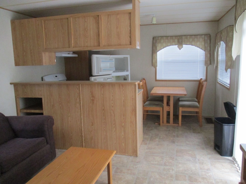 Cottage, 2 Bedrooms (No Linens Included) photo 3