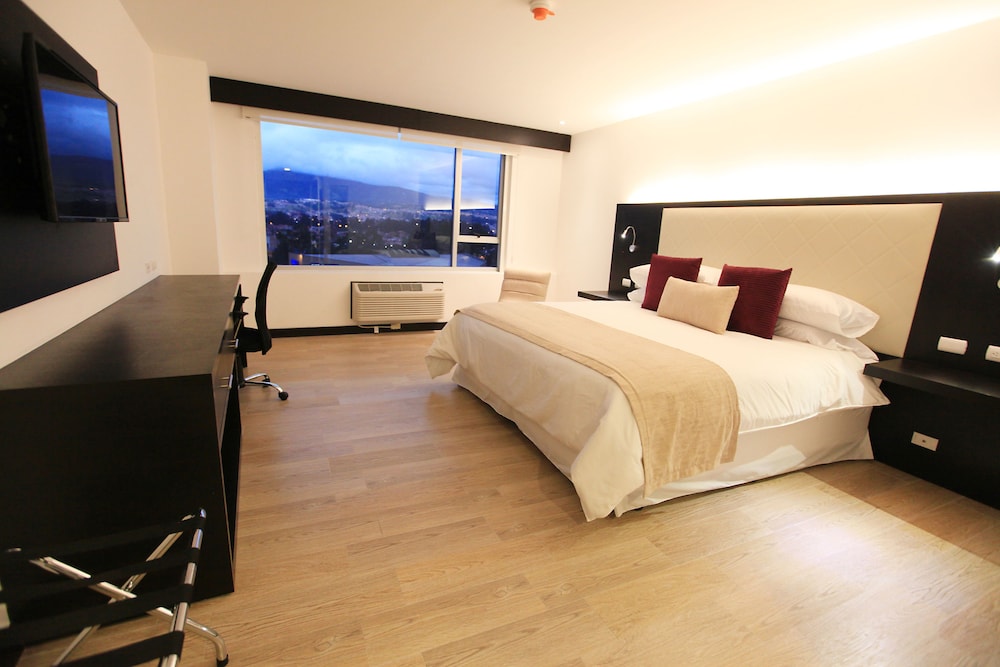 Classic Room, 1 King Bed photo 1