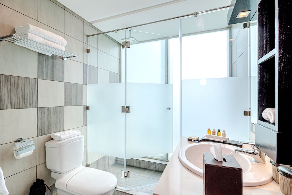 Suite (Premier Four Bedroom) - Photo 17