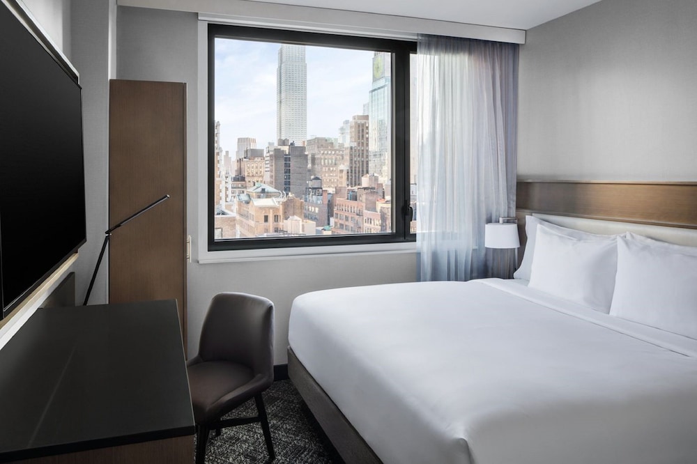 Room, 1 King Bed, Accessible (Hearing) - Photo 2