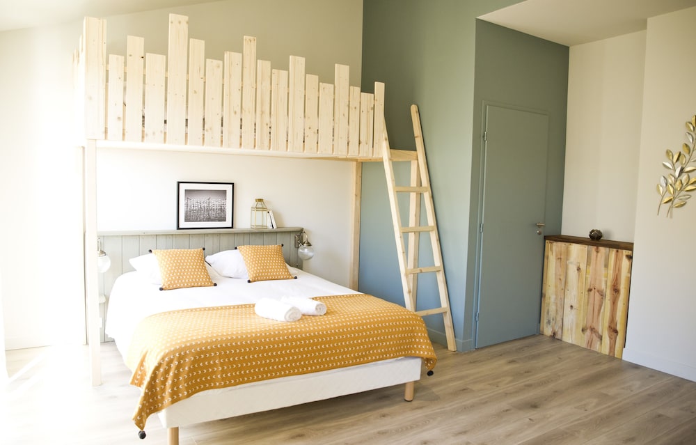 Standard Double Room with Shared Bathroom