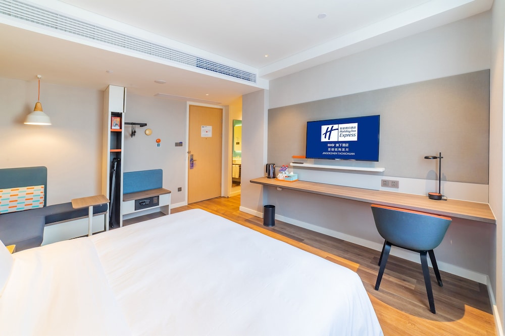 Standard Room, 1 King Bed, Accessible photo 1