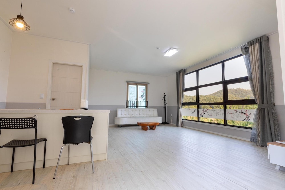 Basic Room, 1 Bedroom (Sun) - Photo 3