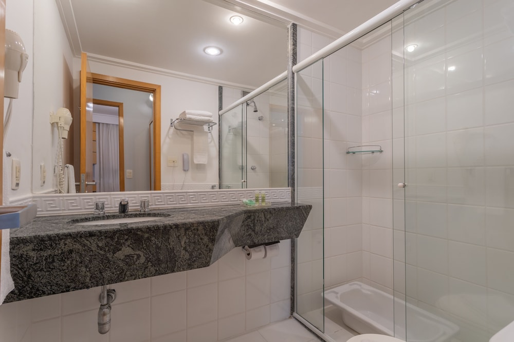 Suite, 2 Twin Beds - Photo 2