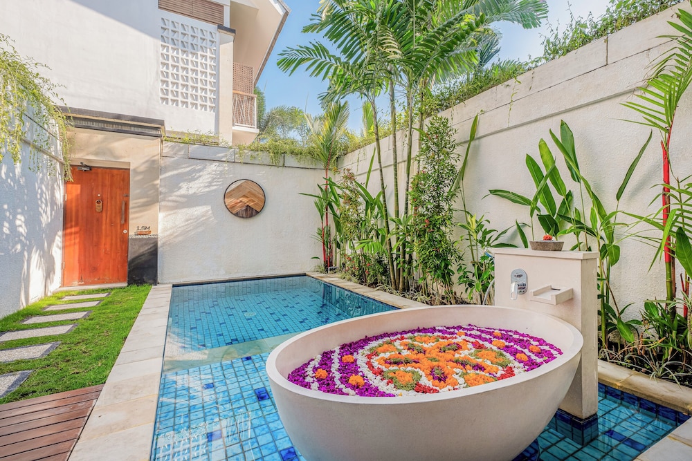 Royal Smart One Bedroom Villa with Private Pool - Photo 14