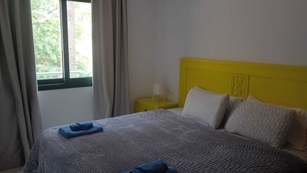 Apartment, Multiple Bedrooms, Smoking, Balcony photo 2