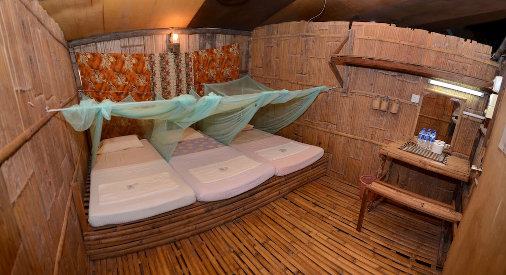 Triple Room In Long House