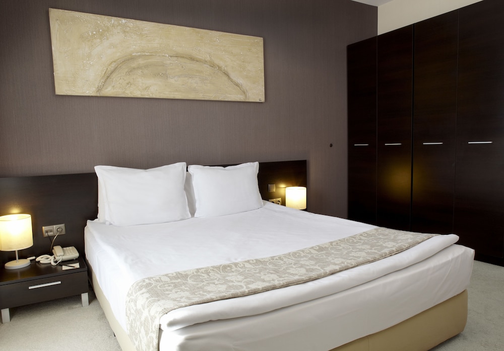 Executive Apartment - Photo 1