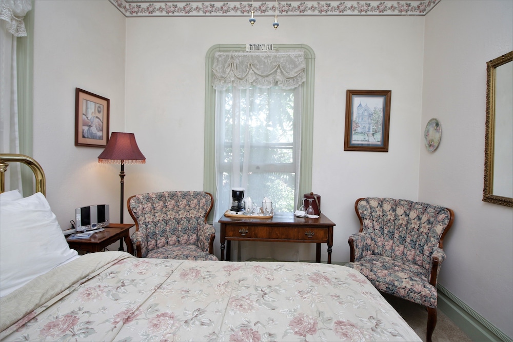Tioga Room photo 1