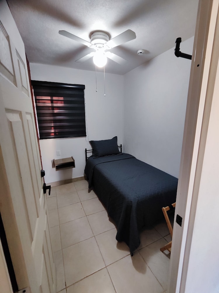 Basic Room, 1 Twin Bed, Shared Bathroom