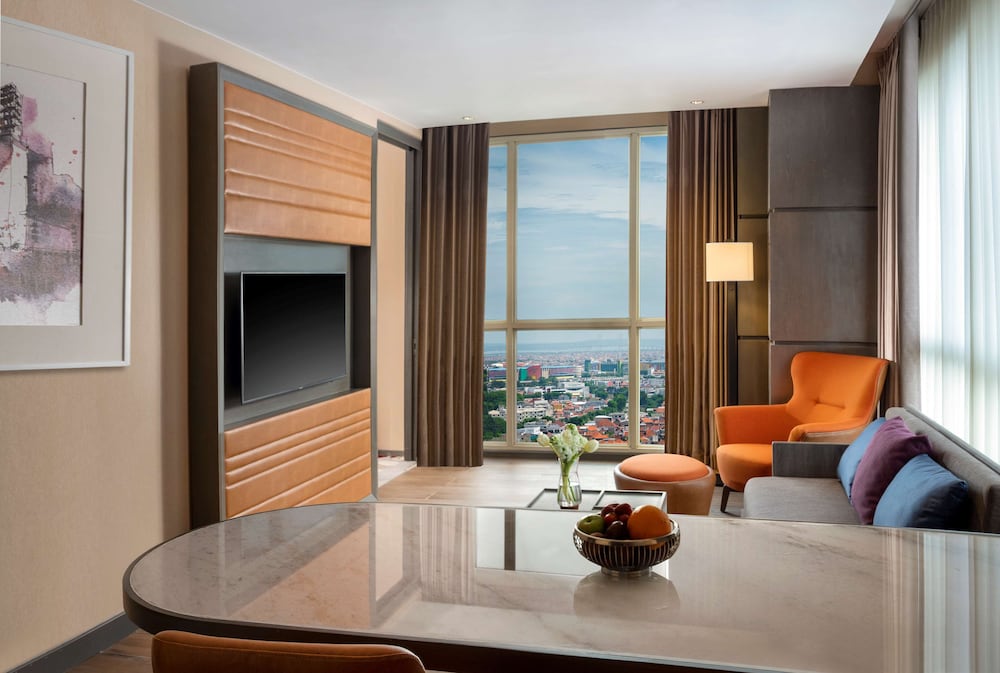 Premium Suite, 1 King Bed - Photo 6