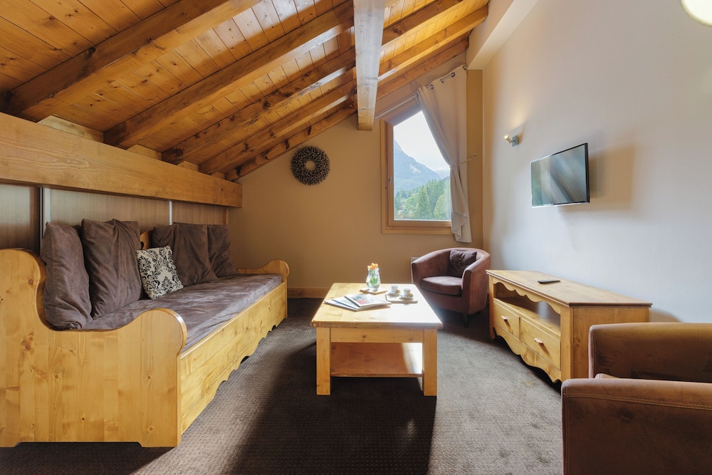 Family Apartment, Multiple Bedrooms, 2 Bathrooms (Vallorcine Buet 52 ski in / ski out) photo