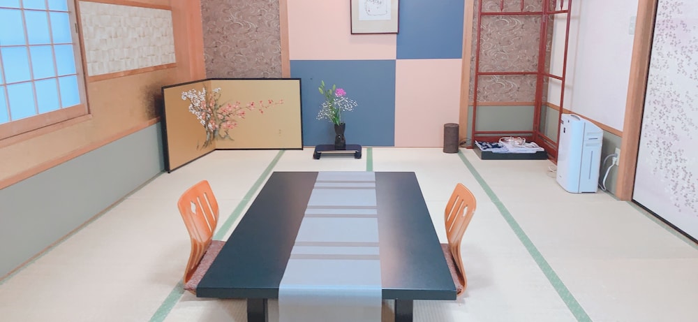 Large Japanese Style Room photo 2