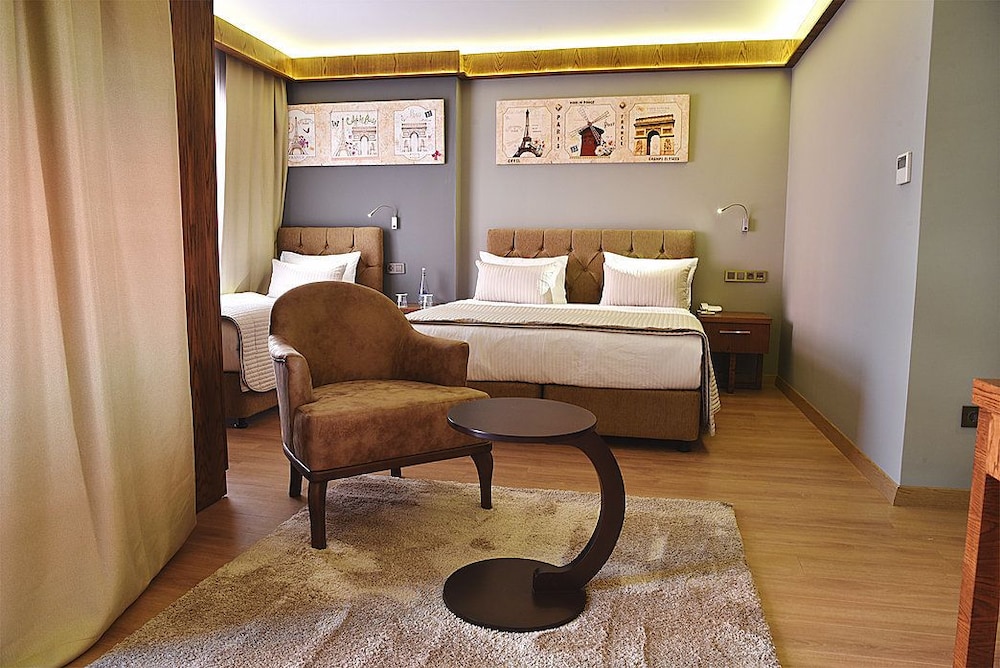 Superior Triple Room, Balcony photo 2
