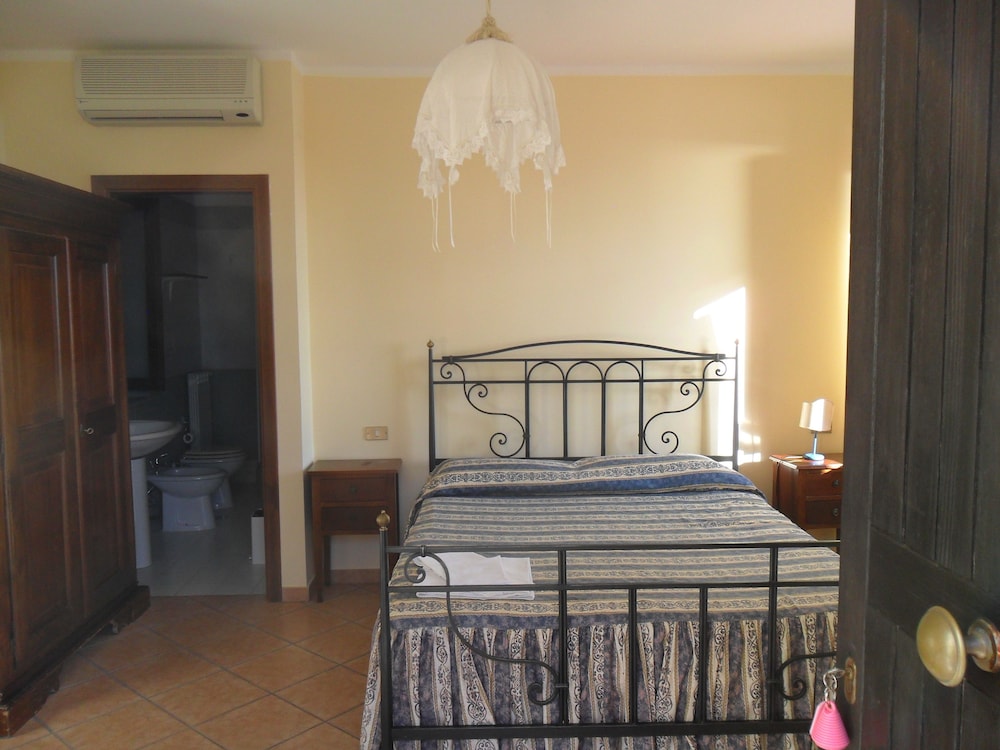 Standard Double or Twin Room, 1 Bedroom, Private Bathroom, Ocean View photo 2