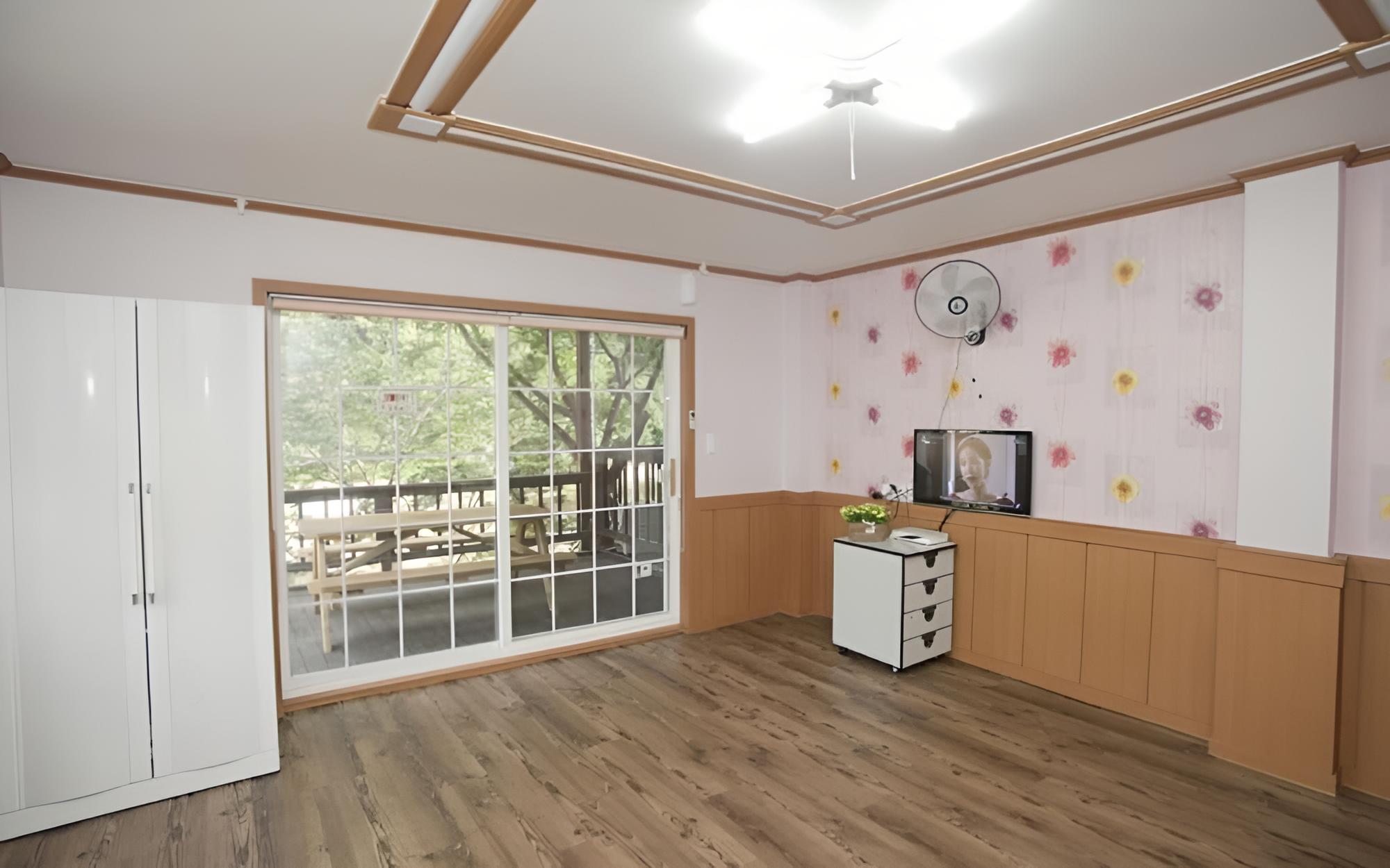 Room (Scorpio) - Photo 3