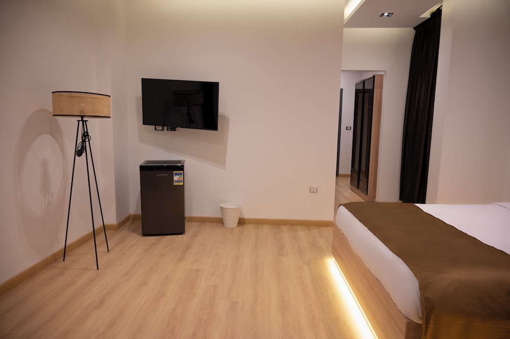 Deluxe Quadruple Room, 2 Queen Beds, Garden View photo 3