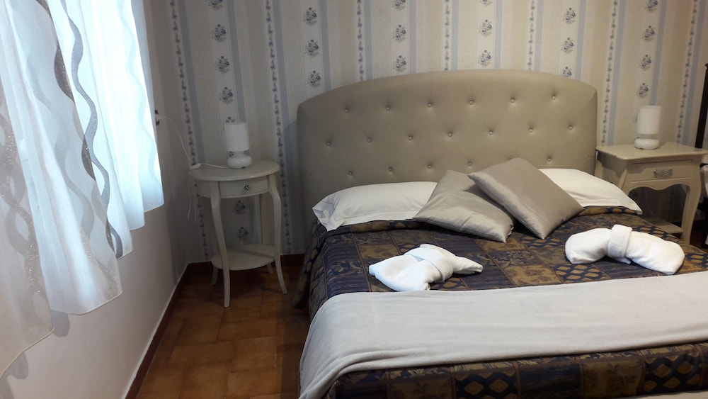 Carezza photo 2