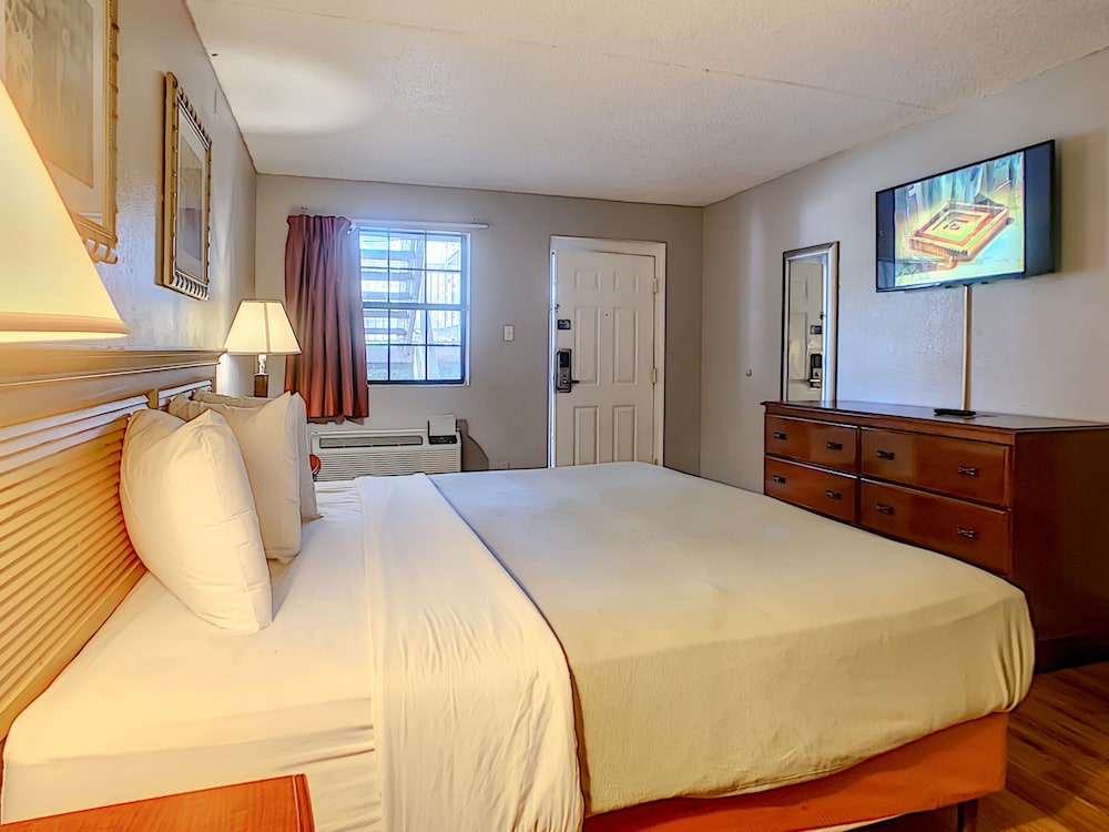 Studio Suite, 1 King Bed, Non Smoking photo 3