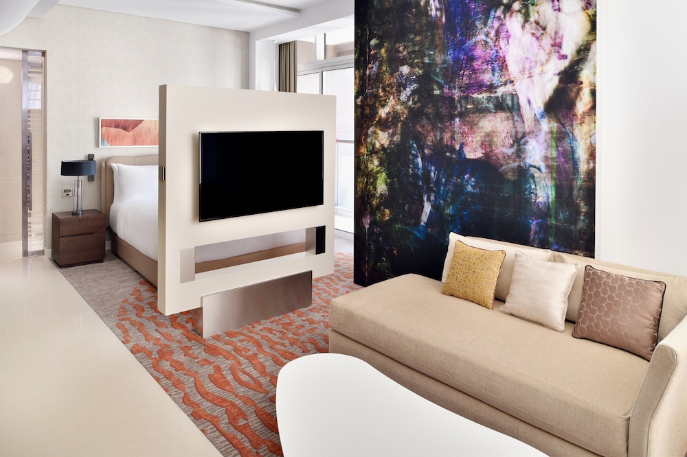 Junior Suite, 1 King Bed (High Floor)