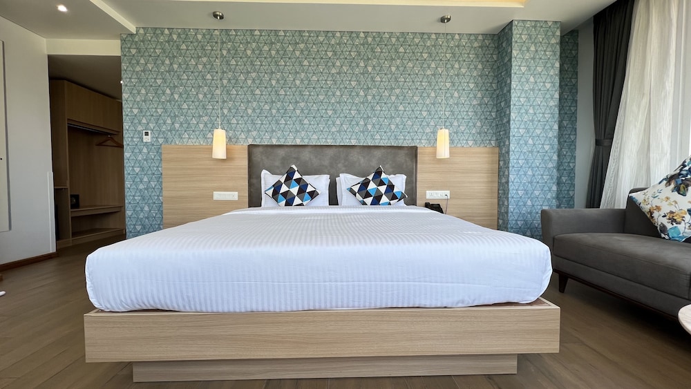 Executive Room - Photo 7