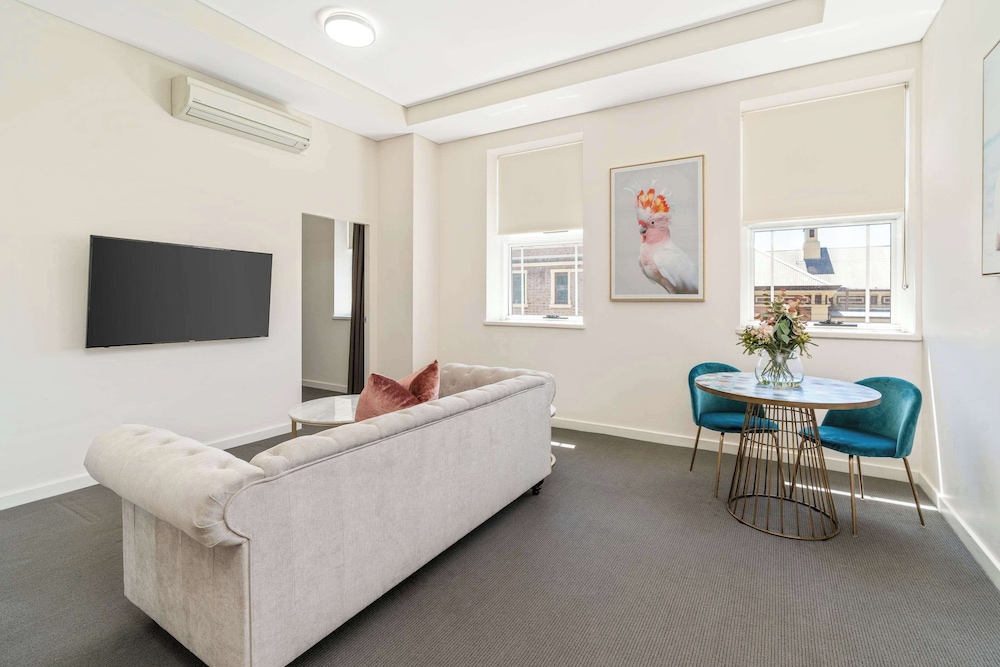 Suite, 1 Queen Bed, Non Smoking - Photo 2