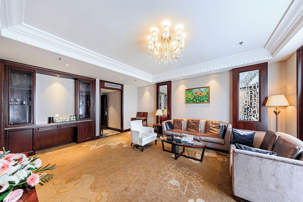 Deluxe Suite photo 3