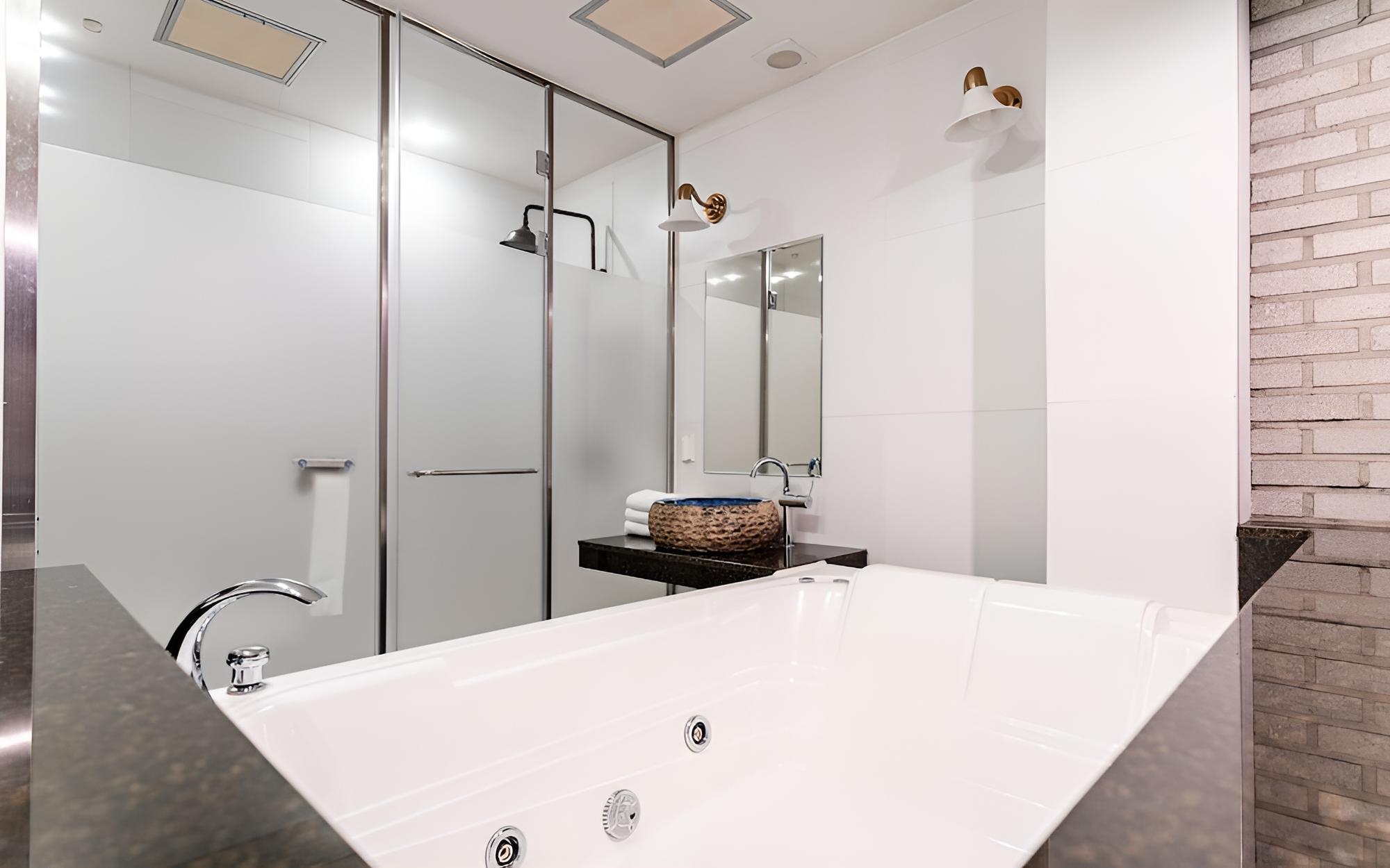 Room (Suite VIP Room - 100% parking per roo) - Photo 5