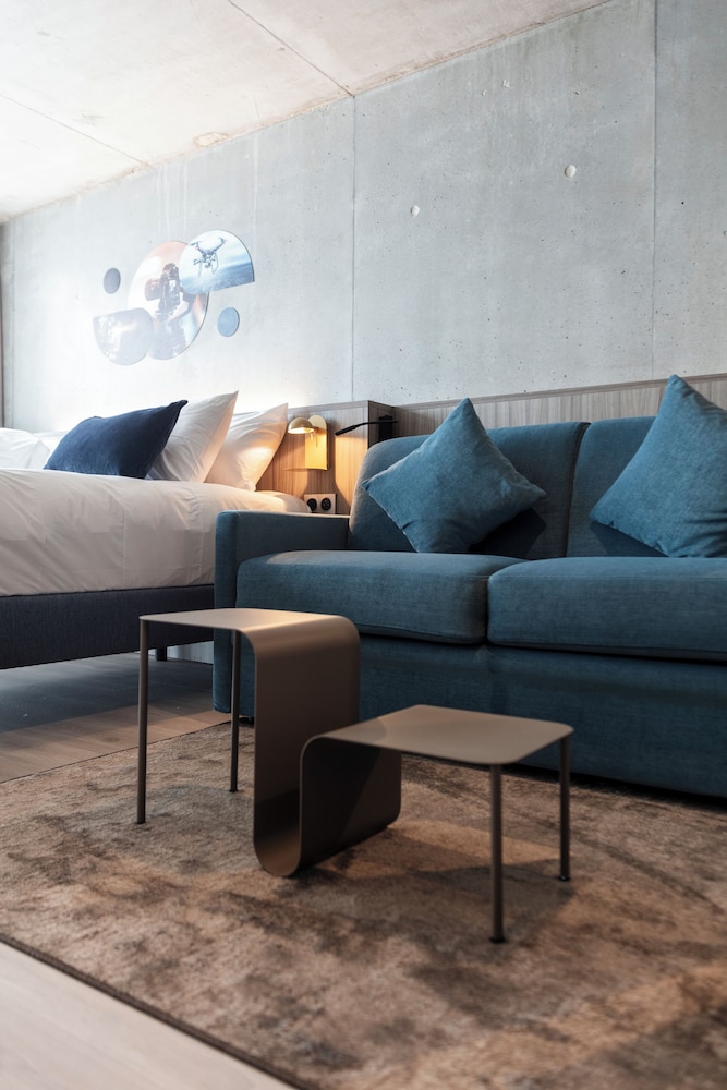 Club Double or Twin Room, Pool Access photo 3