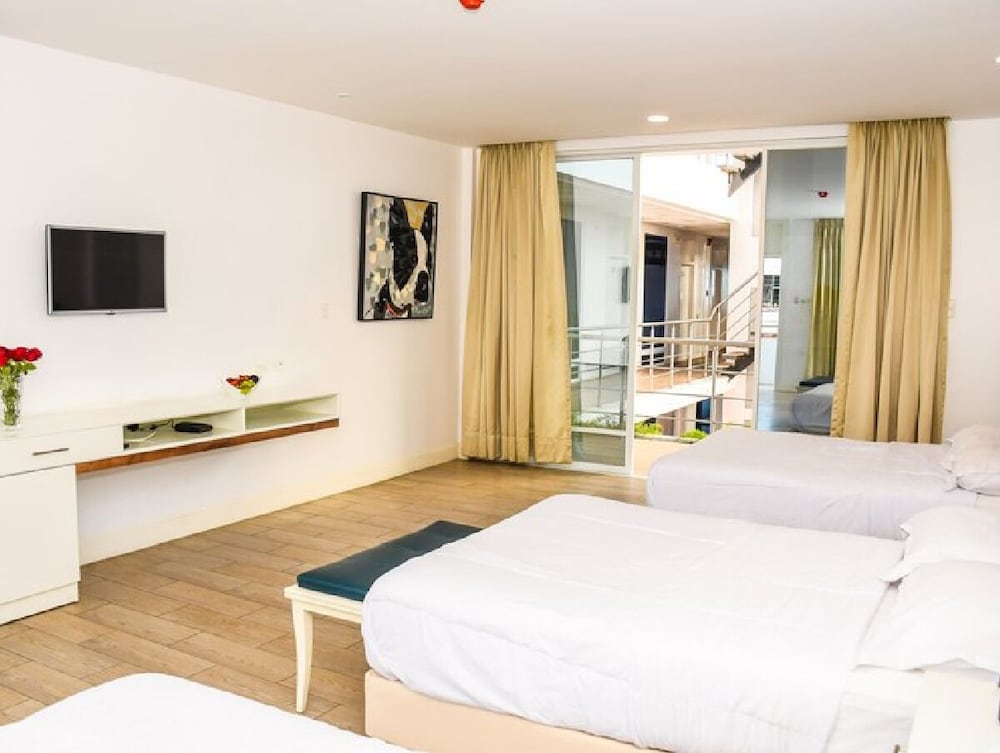 Family Triple Room, 1 Bedroom, Partial Ocean View photo 2