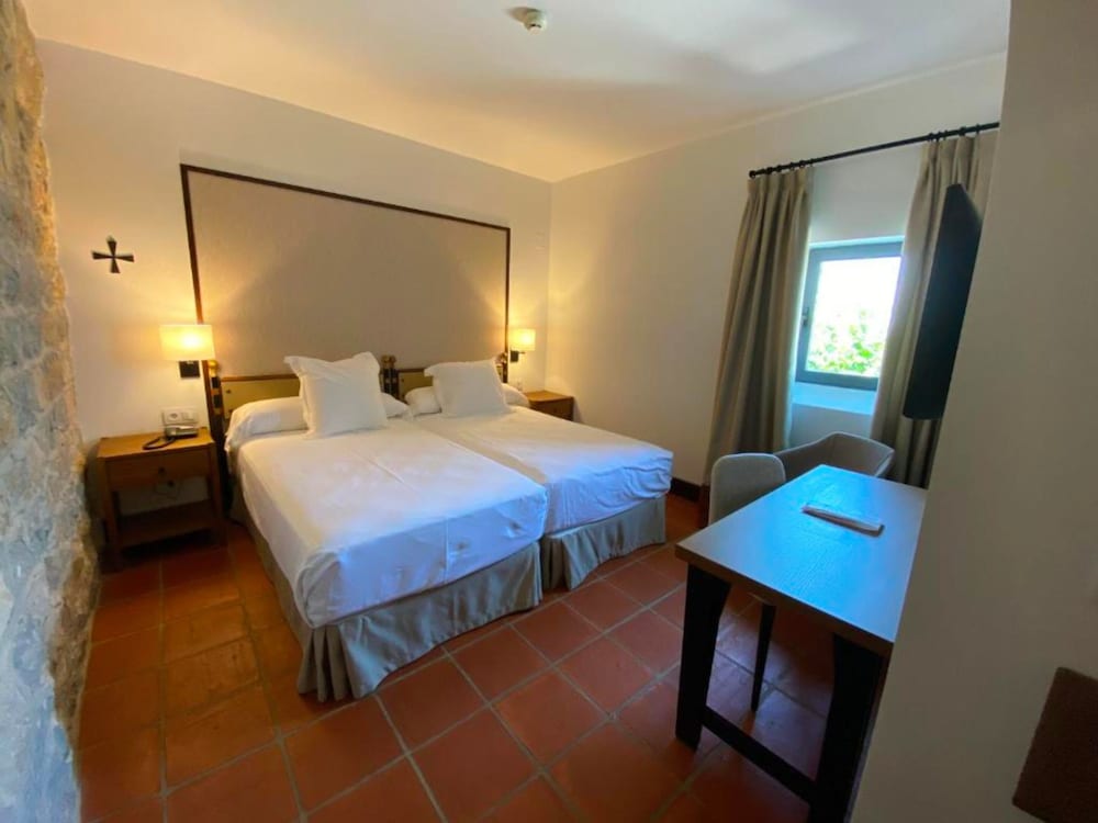 Standard Double or Twin Room - Photo 1