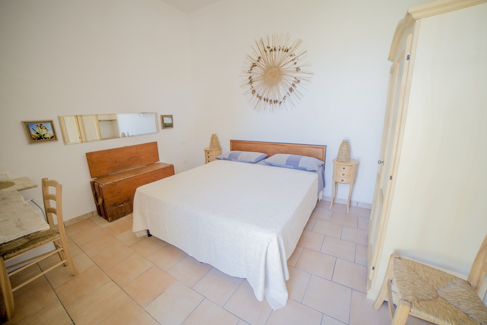 Economy Room