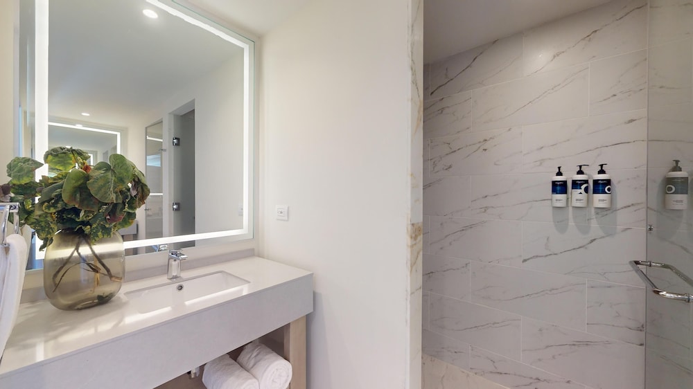 Luxury Presidential Beach Front One Bedroom Suite Diamond Club