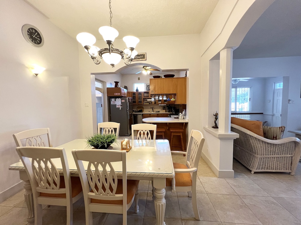 House, 4 Bedrooms, Terrace, Ocean View photo 2