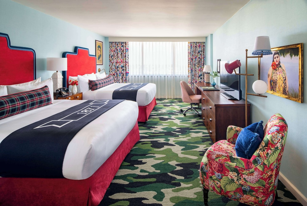 Room, 2 Queen Beds (Roll-In Shower, Mobility) - Photo 1