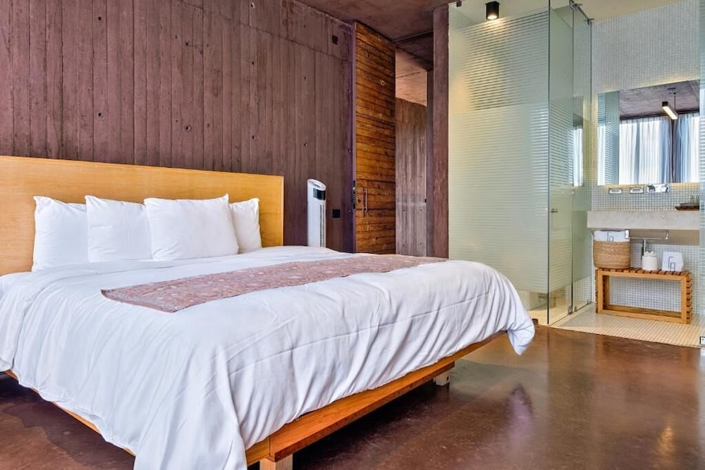 Junior Room, 1 King Bed, Valley View