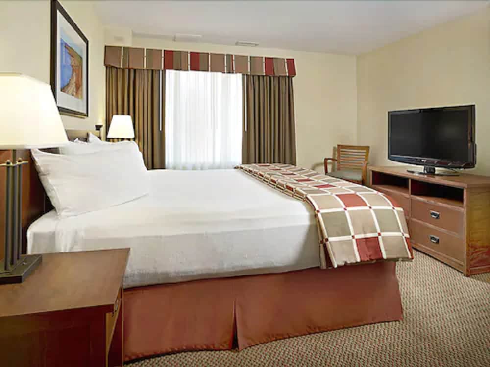 Renovated 1 King Bed Suite - Main building - Photo 3