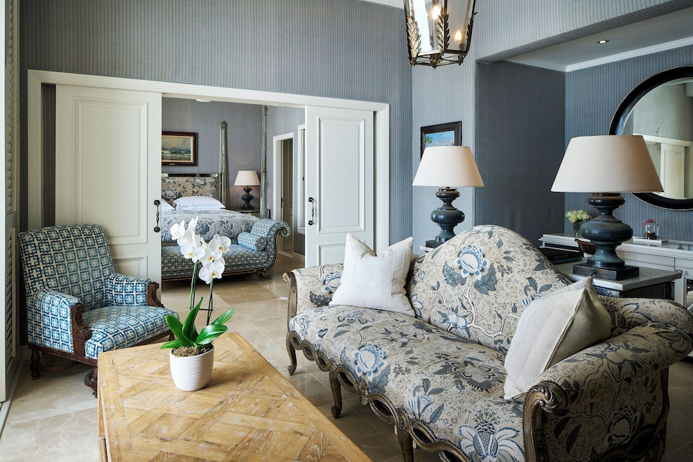 Luxury Sea Facing Suite - Photo 9