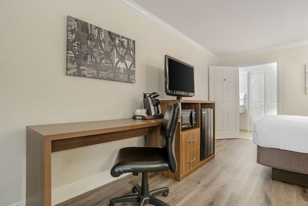 Standard Room, 1 Double Bed, Accessible, Bathtub (with Sofabed) - Photo 2