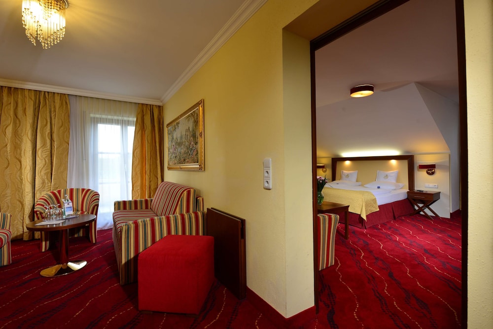 Suite, 1 King Bed, Balcony (Separate Living Room) - Photo 2