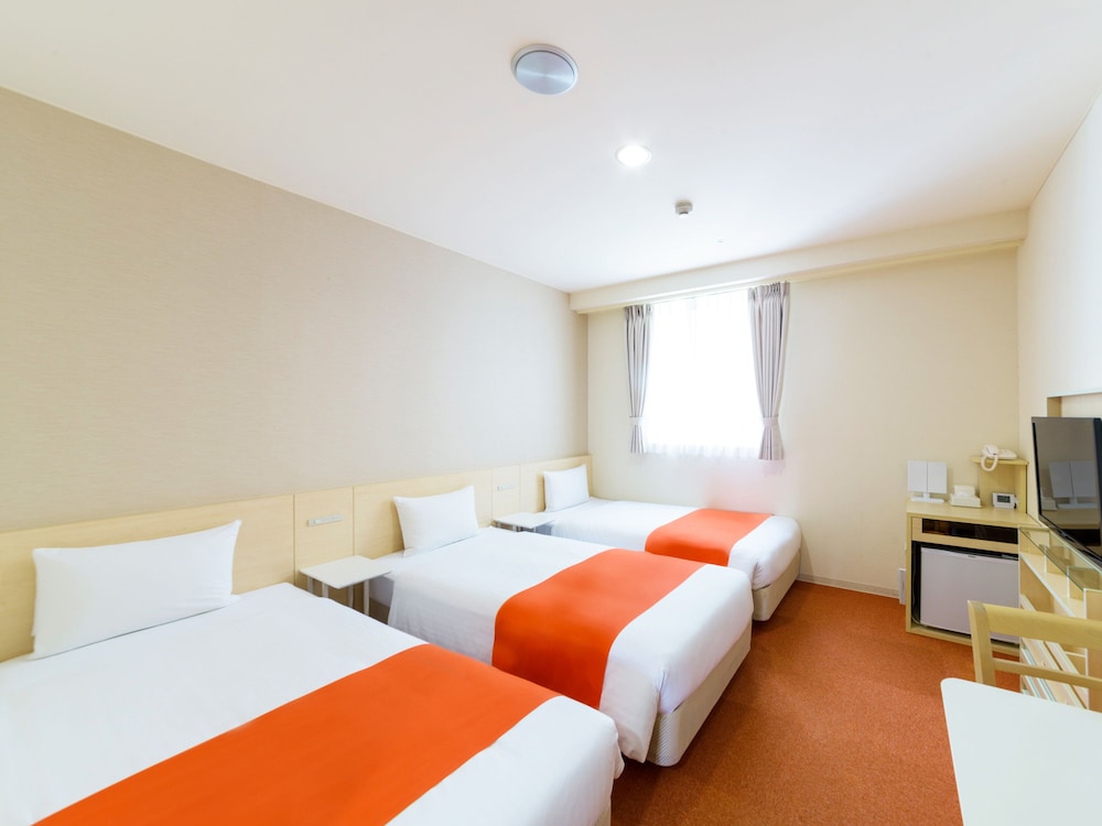 Family Twin Room, Smoking (2 semidouble beds and 1 extra bed) photo 2