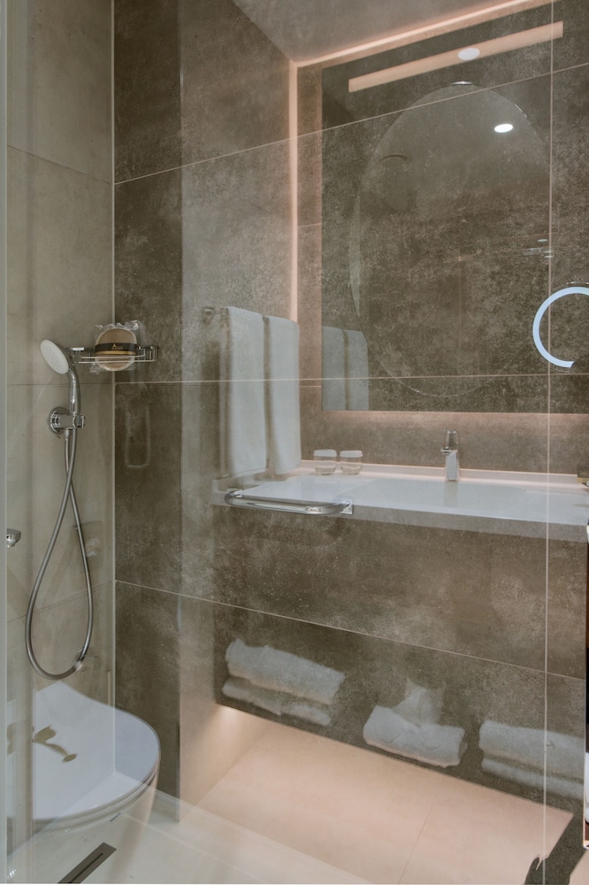 Deluxe Double or Twin Room - Photo 2