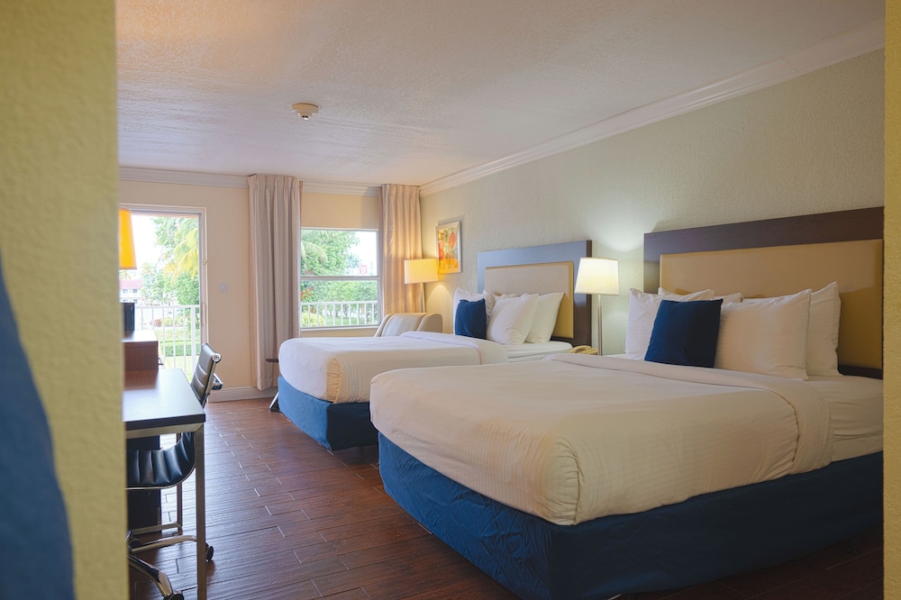 Premium Double Room, 2 Double Beds - Photo 15