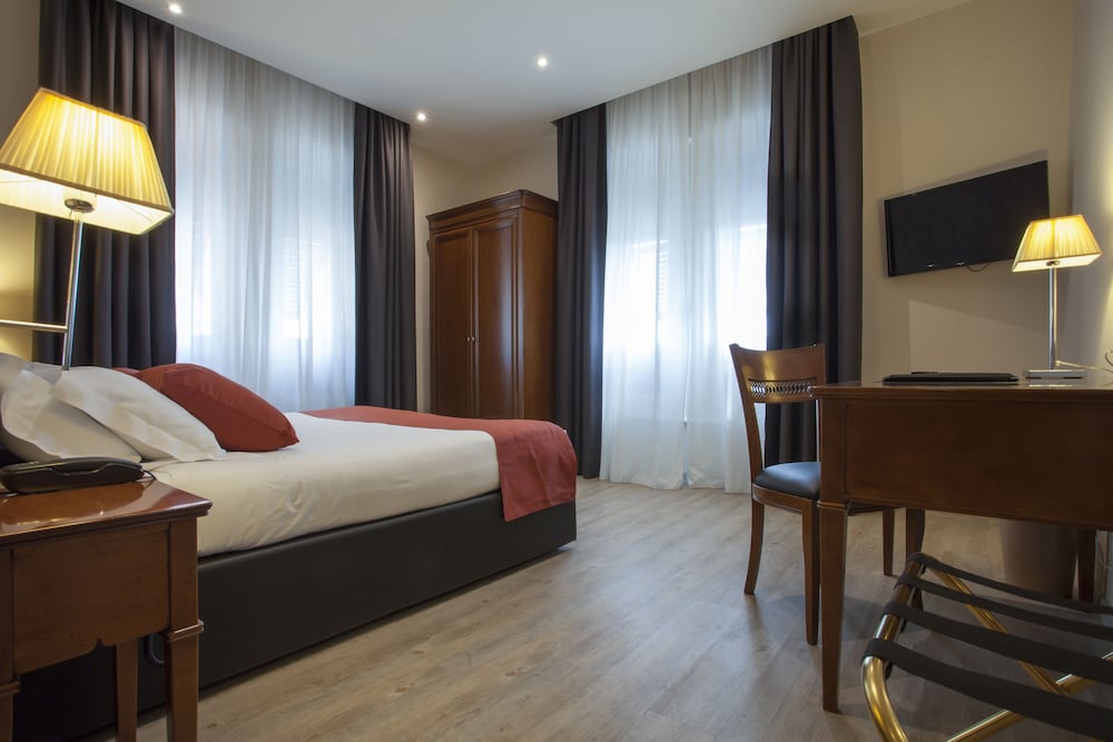 Deluxe Double Room, Partial Sea View - Photo 1