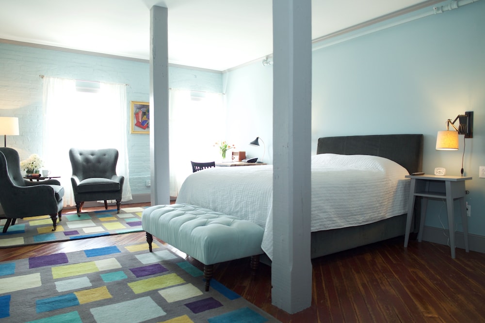 Standard Room, 1 Queen Bed photo 2