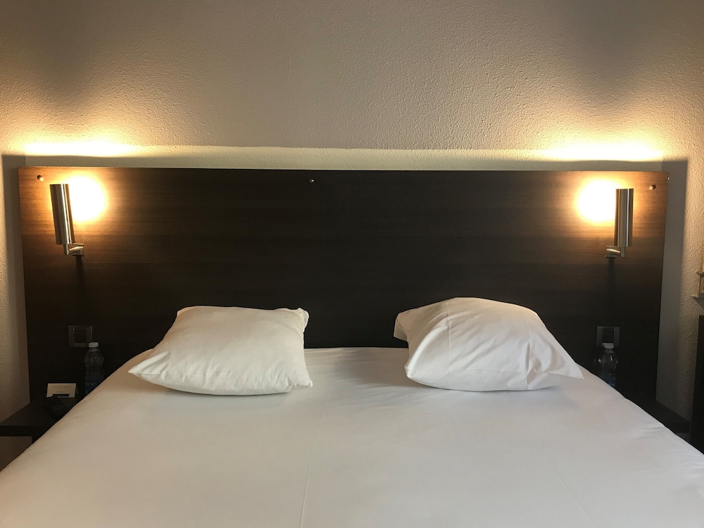 Standard Room, 1 Queen Bed - Photo 5