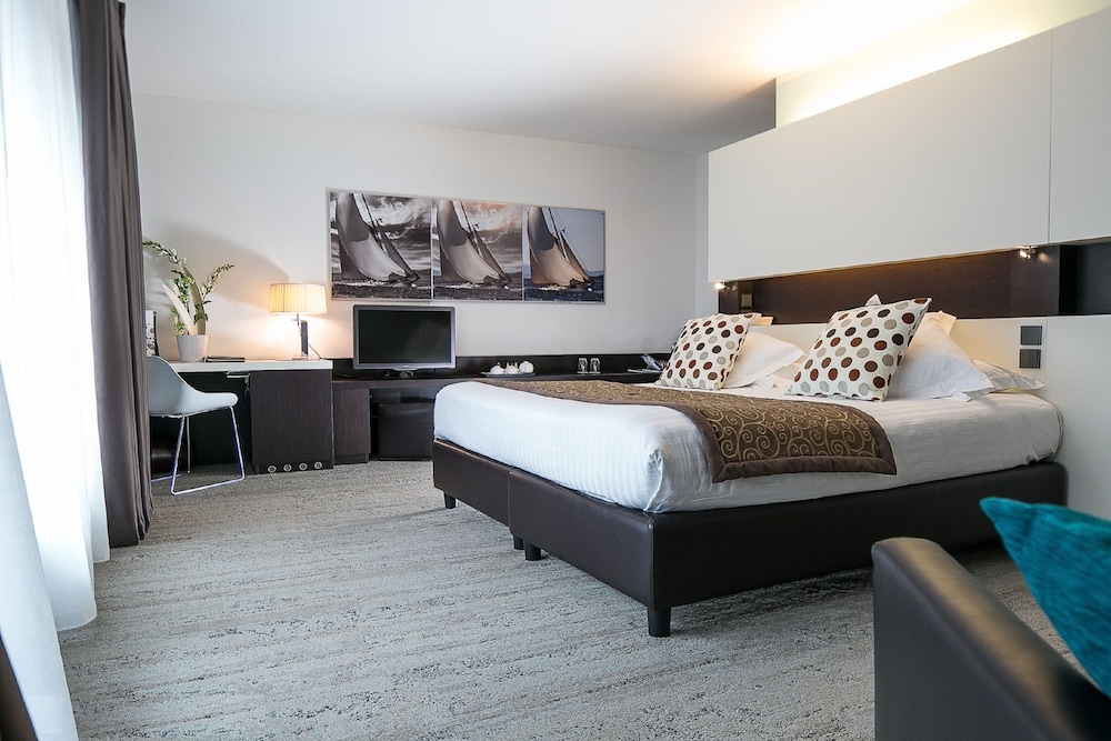 Deluxe Room, Terrace, Street view photo 2