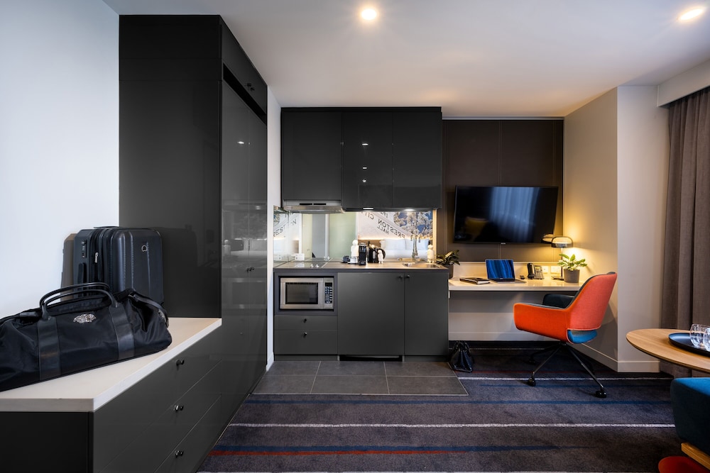 Studio, 1 King Bed, Kitchenette - Photo 5