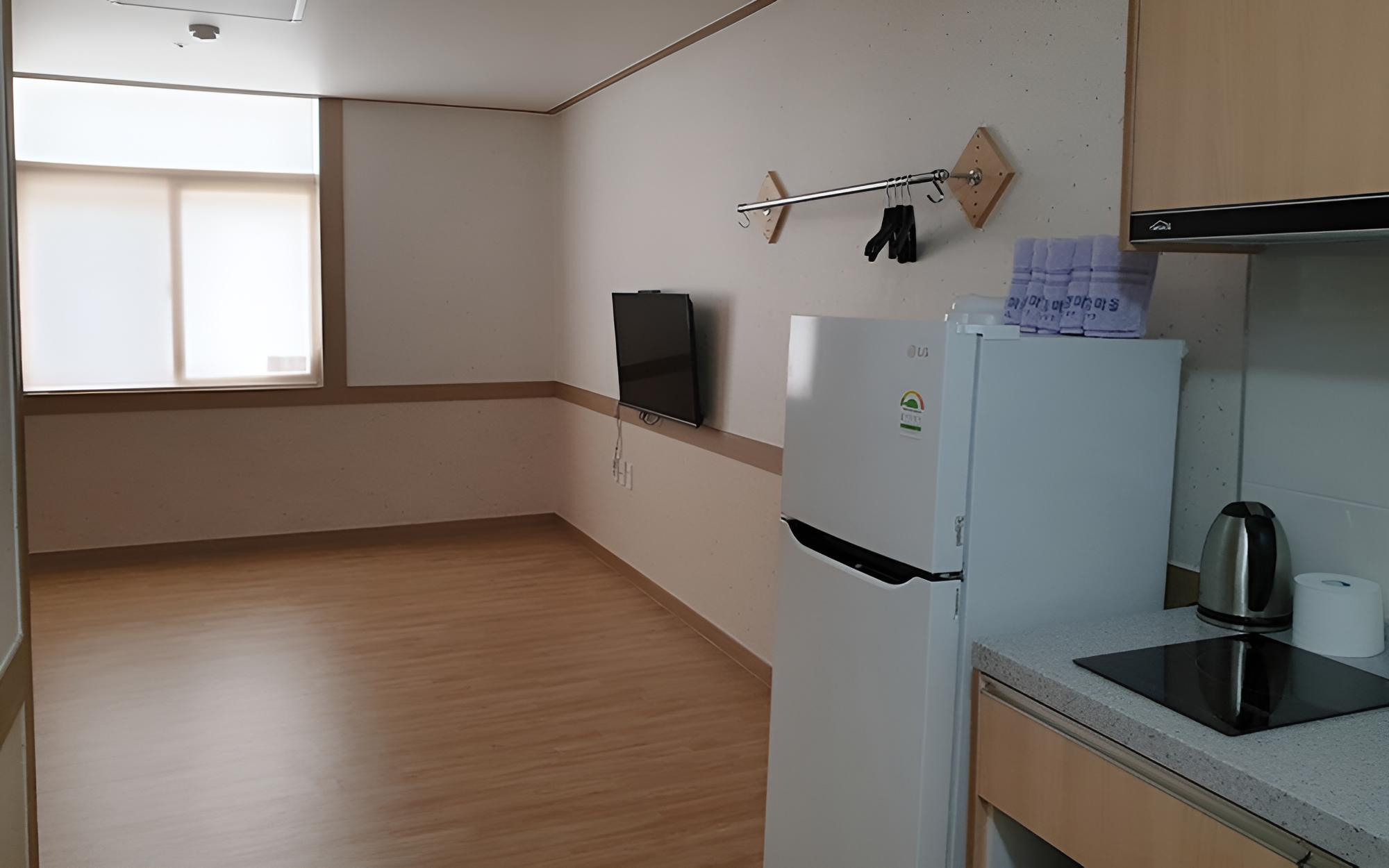Room (One Room )