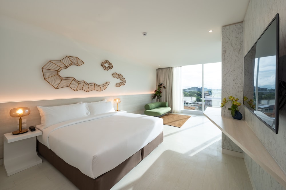 Corner Suite - Photo 2